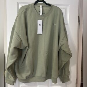 Alo Yoga Accolade Crewneck in Limestone. sold out on website brand new 2XL